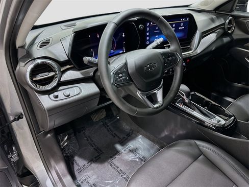 Used 2025 Chevrolet Trax ACTIV w/ Driver Confidence Package image 9