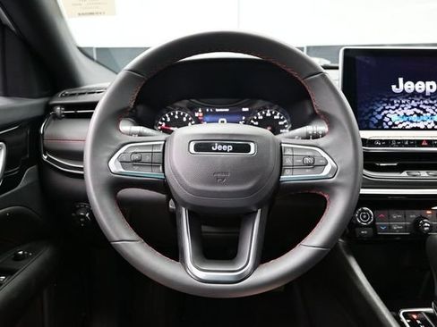 Used 2025 Jeep Compass Trailhawk AWD/4WD image 25