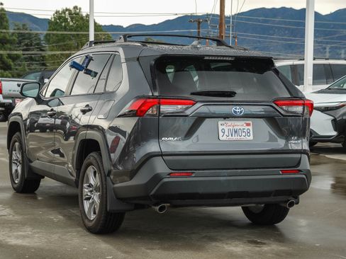 Used 2024 Toyota RAV4 LE AWD/4WD image 5
