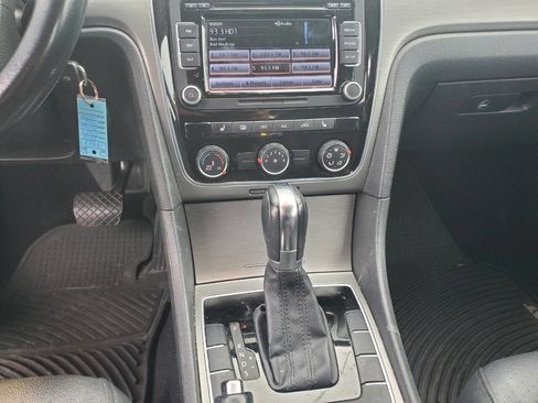 Used 2014 Volkswagen Passat 2.5 SE image 17