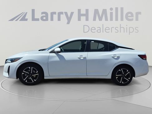 Used 2024 Nissan Sentra SV FWD image 2