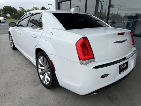 Used 2019 Chrysler 300 Touring L w/ Quick Order Package 2EF RWD image 6