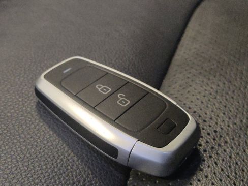 Used 2020 Hyundai Ioniq Limited FWD image 32