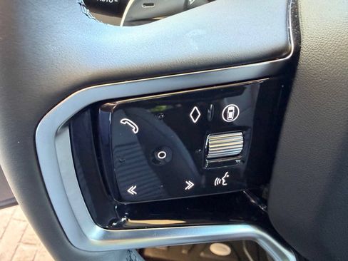 Used 2025 Land Rover Discovery Sport S AWD/4WD image 15