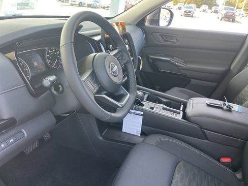 New 2025 Nissan Pathfinder SV image 10