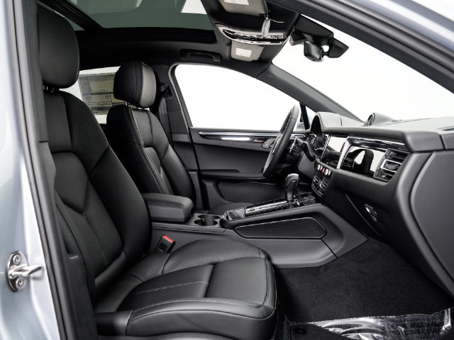 Certified 2026 Porsche Macan AWD/4WD image 21