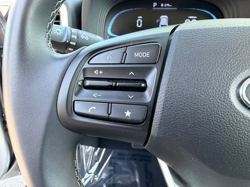 Used 2023 Hyundai Venue SEL FWD image 21