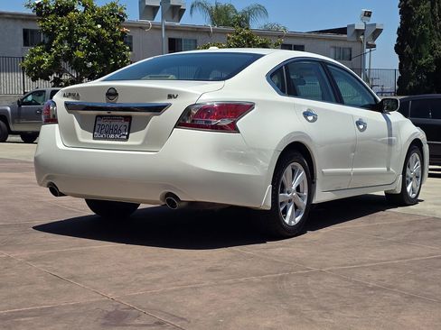 Used 2015 Nissan Altima 2.5 SV FWD image 11