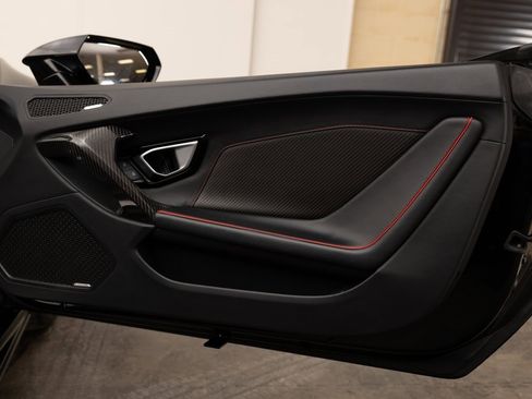 Used 2020 Lamborghini Huracan EVO image 31