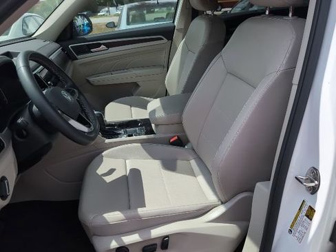 Certified 2022 Volkswagen Atlas SE w/ Black Wheel Package FWD image 9