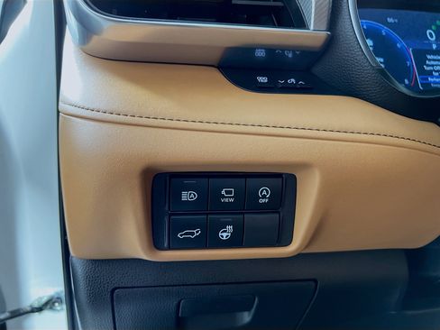 Certified 2024 Toyota Highlander Platinum AWD/4WD image 10