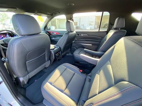 Used 2024 Chevrolet Traverse Z71 AWD/4WD image 14