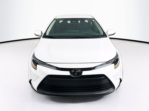 Used 2024 Toyota Corolla LE image 2