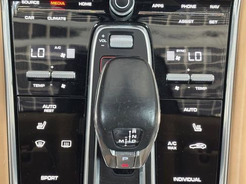 Used 2018 Porsche Panamera 4 AWD/4WD image 5
