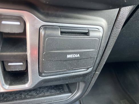 Used 2025 Jeep Wrangler Unlimited Sahara w/ Safety Group AWD/4WD image 32
