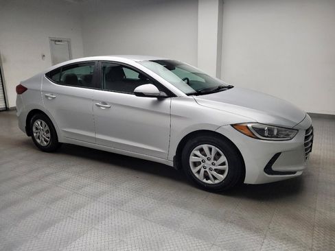 Used 2018 Hyundai Elantra SE FWD image 11