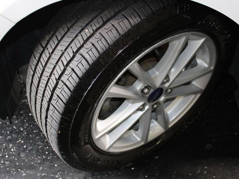 Used 2018 Ford Focus SE FWD image 32