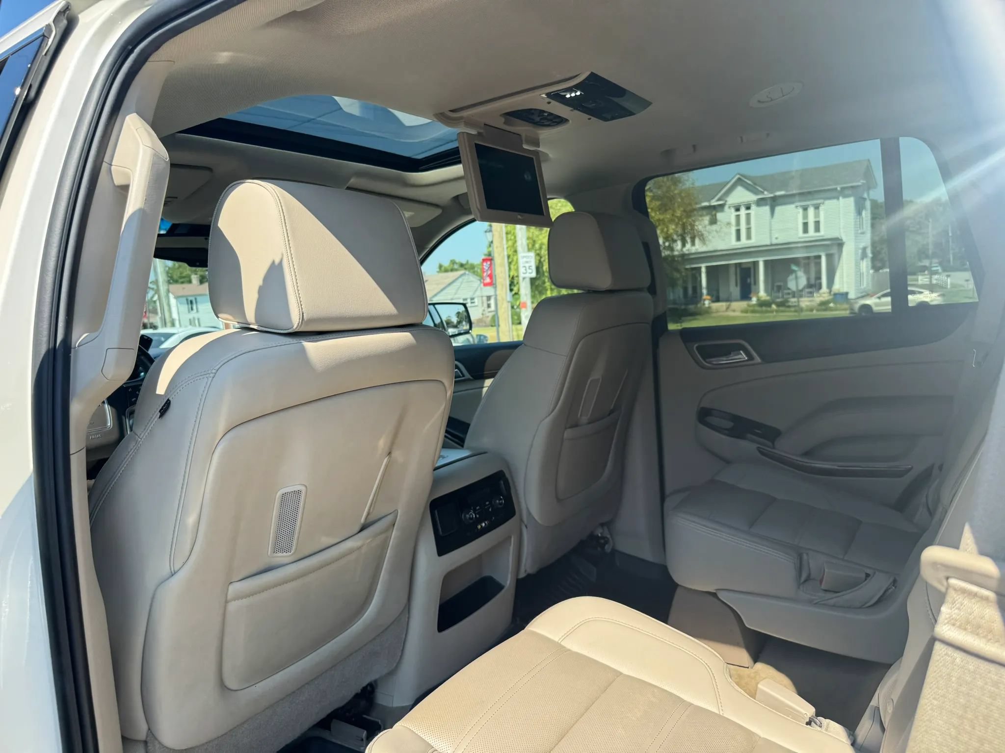Used 2015 GMC Yukon Denali w/ Touring Package AWD/4WD image 27