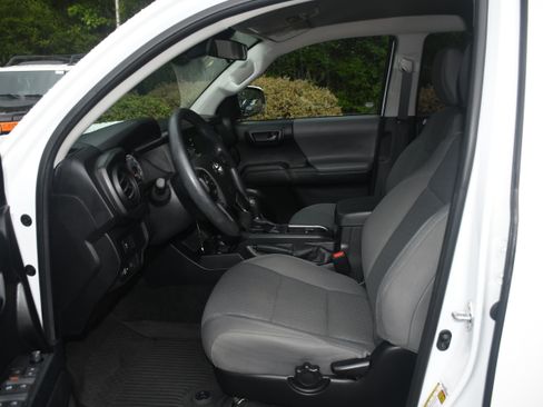 Used 2021 Toyota Tacoma SR AWD/4WD image 7