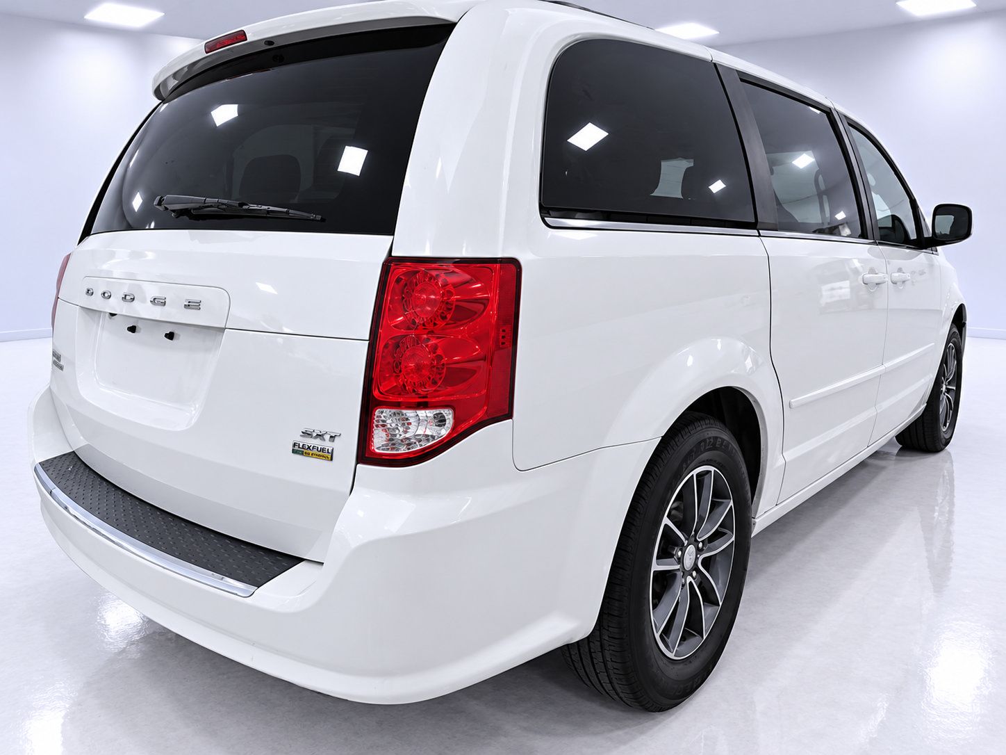 Used 2017 Dodge Grand Caravan SXT FWD image 6