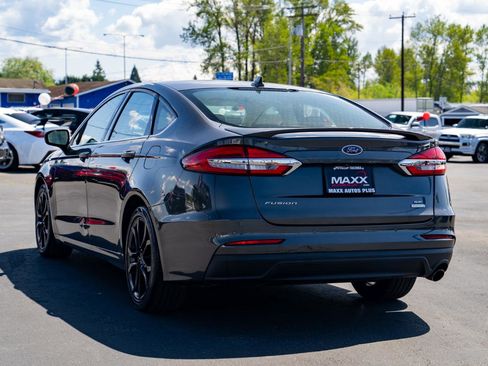Used 2019 Ford Fusion SE w/ Equipment Group 151A FWD image 12