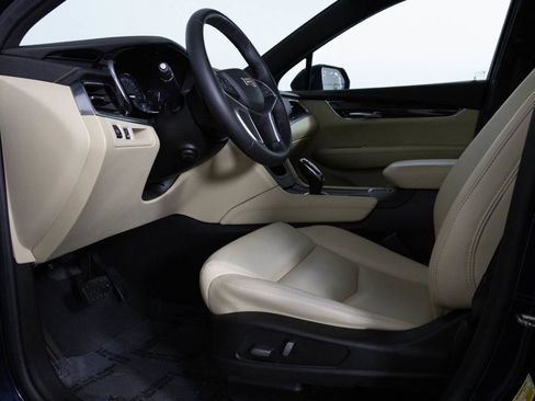 Used 2017 Cadillac XT5 FWD image 17