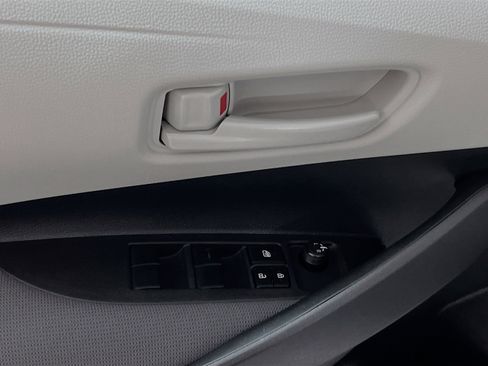 Used 2025 Toyota Corolla LE FWD image 17