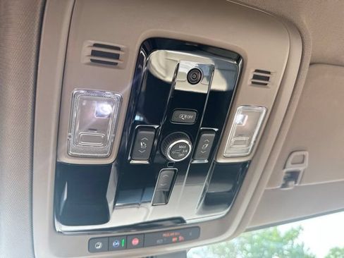 Used 2026 GMC Yukon Denali AWD/4WD image 19