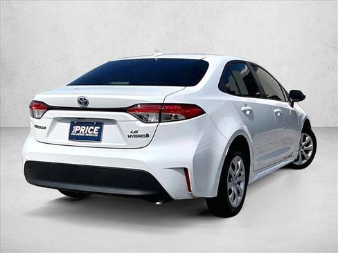 Used 2024 Toyota Corolla LE FWD image 2
