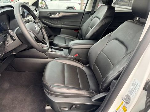 Used 2022 Ford Escape Titanium FWD image 9