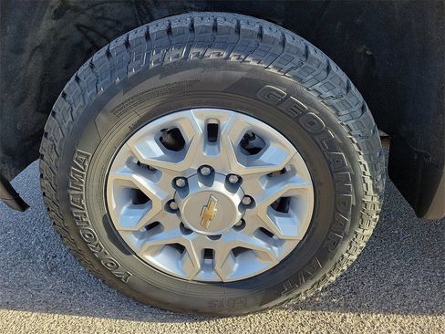 Used 2021 Chevrolet Silverado 2500 LT w/ Z71 Off-Road Package image 14