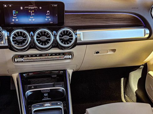 New 2026 Mercedes-Benz GLB 250 4MATIC image 18