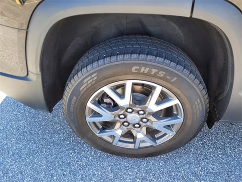 Used 2022 GMC Acadia SLE image 12