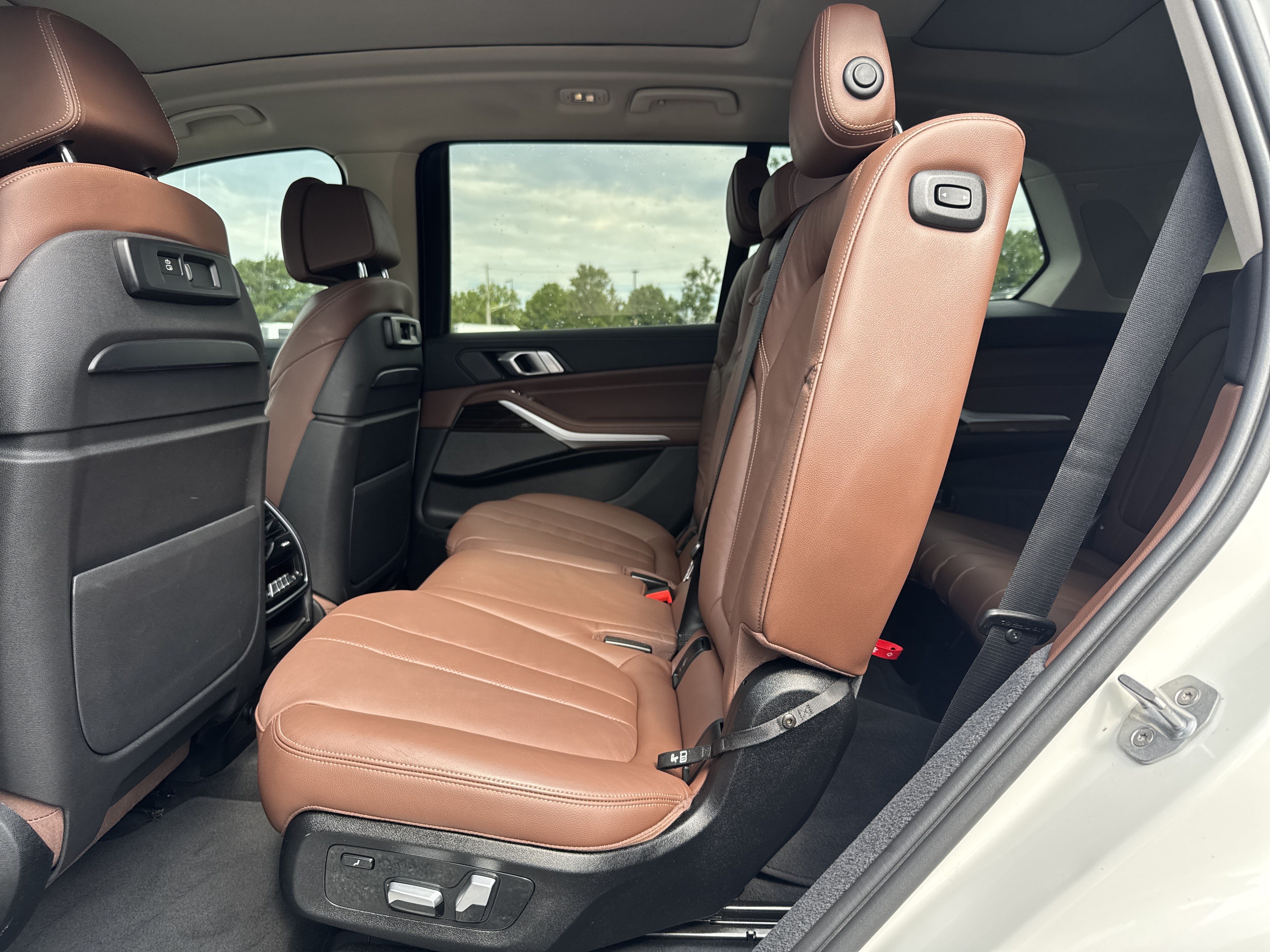 Used 2020 BMW X7 xDrive40i w/ Premium Package AWD/4WD image 30