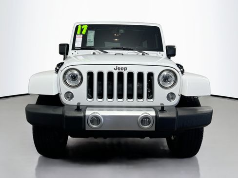 Used 2017 Jeep Wrangler Unlimited Sahara w/ Dual Top Group AWD/4WD image 11