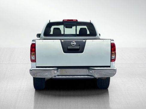 Used 2015 Nissan Frontier SV image 7