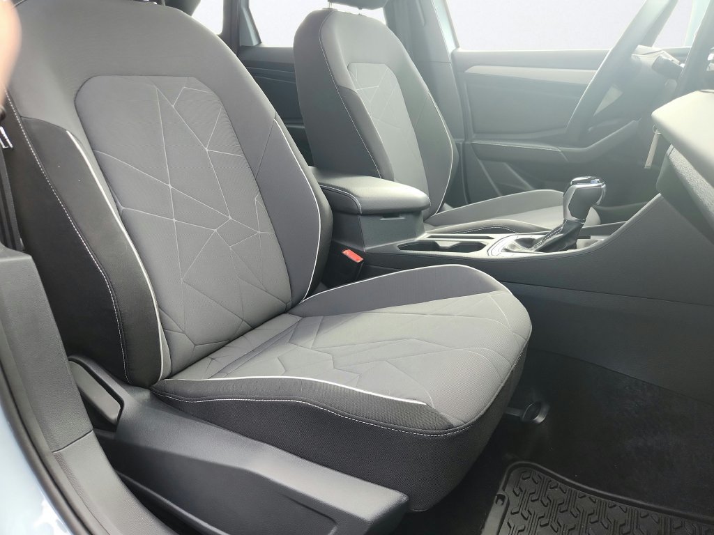 Certified 2025 Volkswagen Jetta Sport FWD image 24