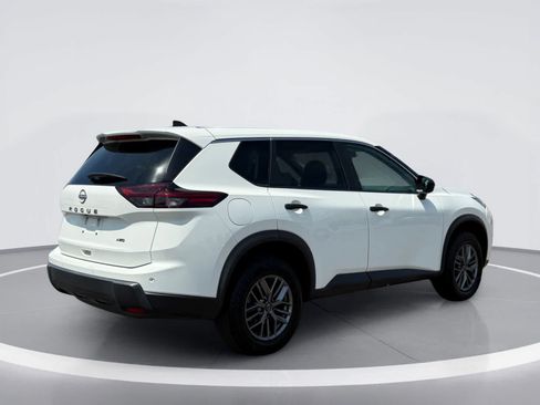 Used 2024 Nissan Rogue S AWD/4WD image 4