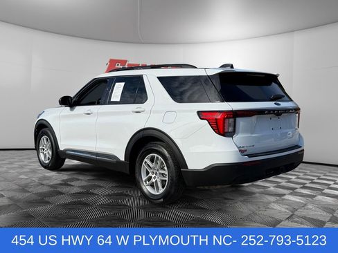 Certified 2025 Ford Explorer Active RWD image 3