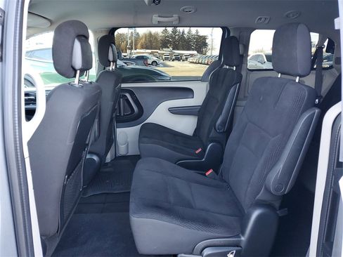 Used 2020 Dodge Grand Caravan SE image 23