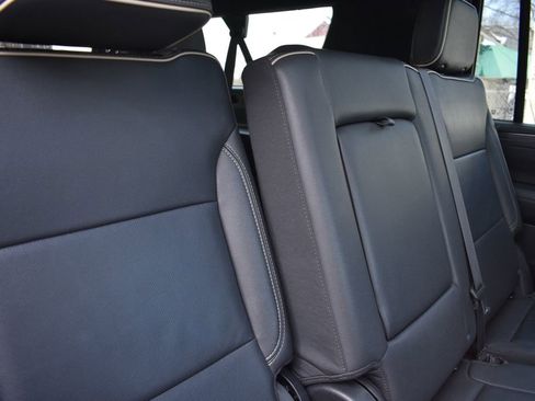 Used 2024 GMC Yukon XL SLT w/ SLT Premium Package image 27