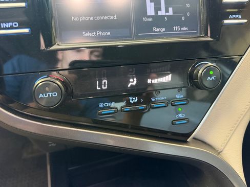 Used 2018 Toyota Camry SE w/ Moonroof Package FWD image 22