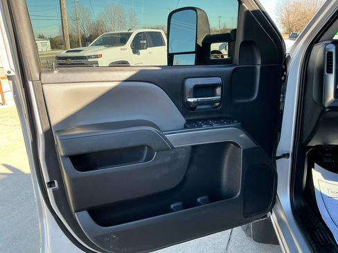 Used 2015 Chevrolet Silverado 3500 LT w/ LT Convenience Package image 10