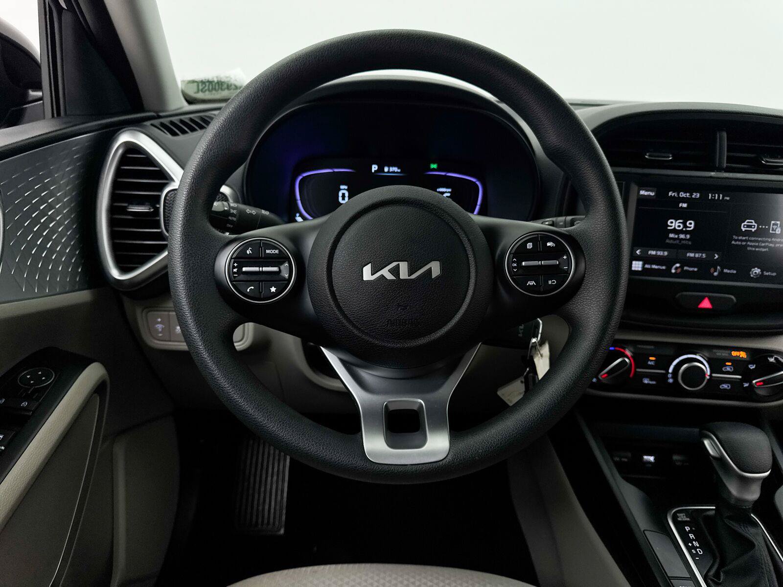 Used 2025 Kia Soul LX w/ LX Technology Package FWD image 3