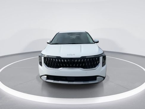 New 2026 Kia Carnival LX FWD image 3