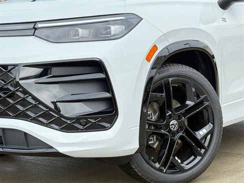 New 2026 Volkswagen Tiguan SE R-Line image 2