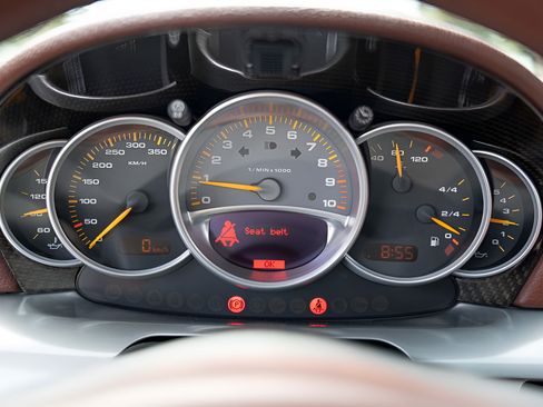 Used 2005 Porsche Carrera GT RWD image 33