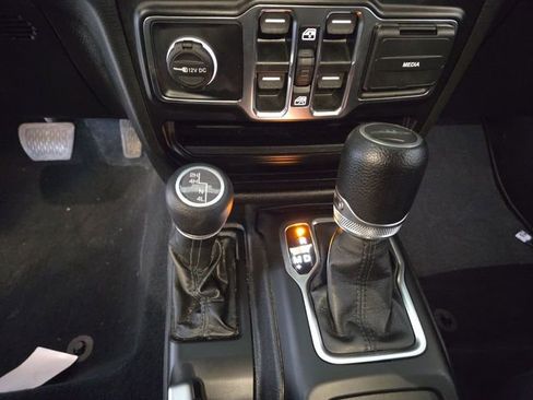 Used 2022 Jeep Gladiator Sport AWD/4WD image 19