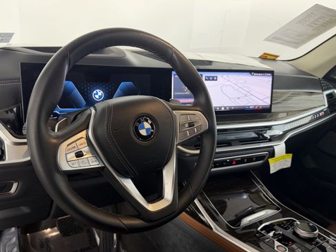 Used 2025 BMW X7 xDrive40i w/ Executive Package AWD/4WD image 14