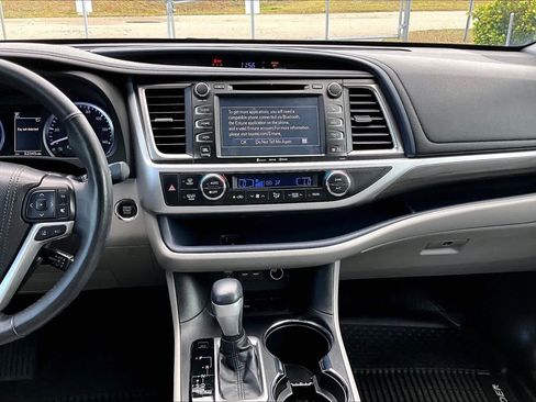 Used 2019 Toyota Highlander Limited Platinum image 6